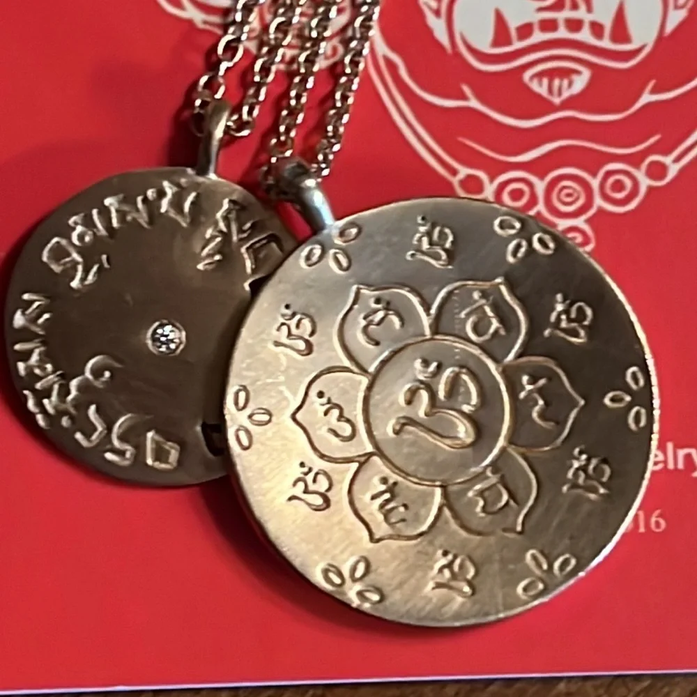 Vintage Me & Ro 10K LARGE Chakra Om Flower Pendant Necklace 18” - Picture 7 of 12